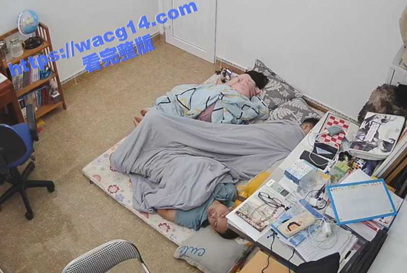 家庭摄像头偷拍良家夫妻 正午休息时老公兽性大发 3分钟草草了事 妻子甚至还没反应过来！-51吃瓜网