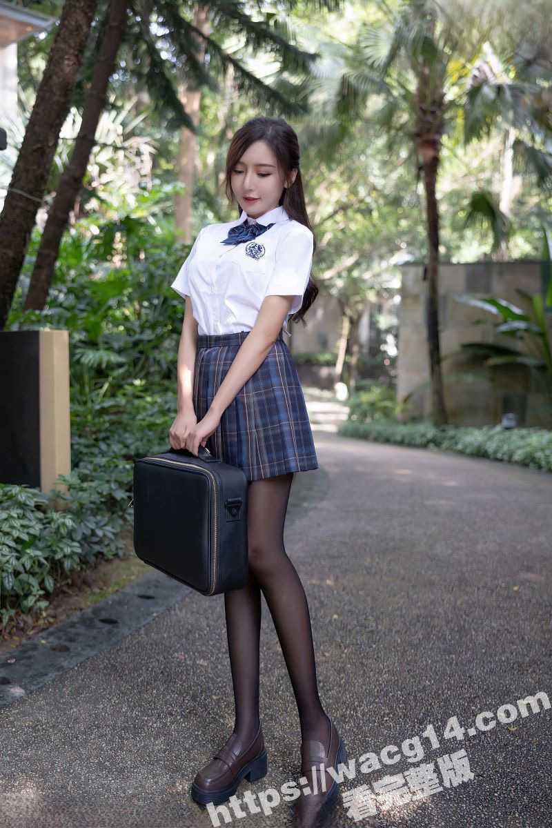 海角大神 和妹妹同居的生活 新作 穿着黑丝的大长腿妹妹主动给我足交 最后浓浓的精液爆射在妹妹嘴里！ - 51吃瓜网-51吃瓜网