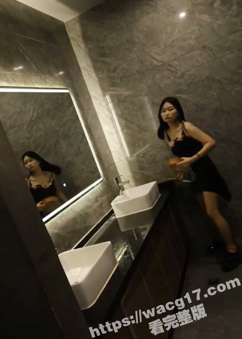魔手外购极品厕拍 酒吧女厕前景偷拍 气质旗袍女神圣洁如仙的排泄瞬间！极致优雅姿态令人惊叹！ - 51吃瓜网-51吃瓜网