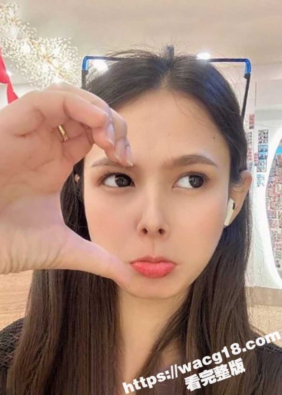 泰国知名网红TIKTOK 私生活曝光 亲密裸聊 挤奶喂食 放纵口交 看到你面红耳赤！-51吃瓜网