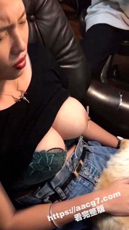 巨乳网红女主播在线刺穿乳环仪式 雪白酥胸刺激粉丝眼球狂砸百万打赏 隔着屏幕看着很痛啊-51吃瓜网