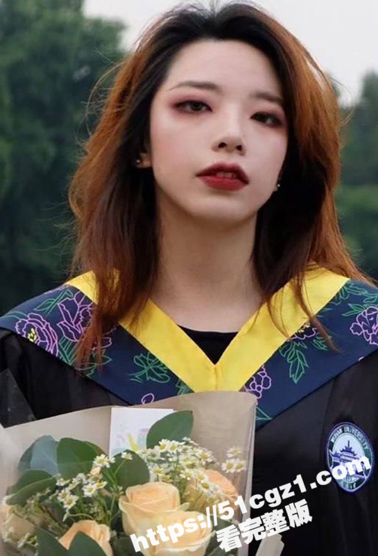 四川音乐学院高冷校花 程菲 超有气质御姐系女生 为了讨好金主全程露脸发骚全裸自拍 展示多毛淫逼-51吃瓜网