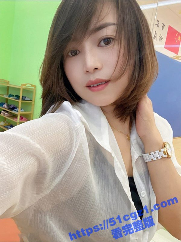 已婚肥臀骚熟女 为了追求刺激 被绿帽老公带出来3P 左右开弓激情吃屌 全程记录淫荡至极-51吃瓜网