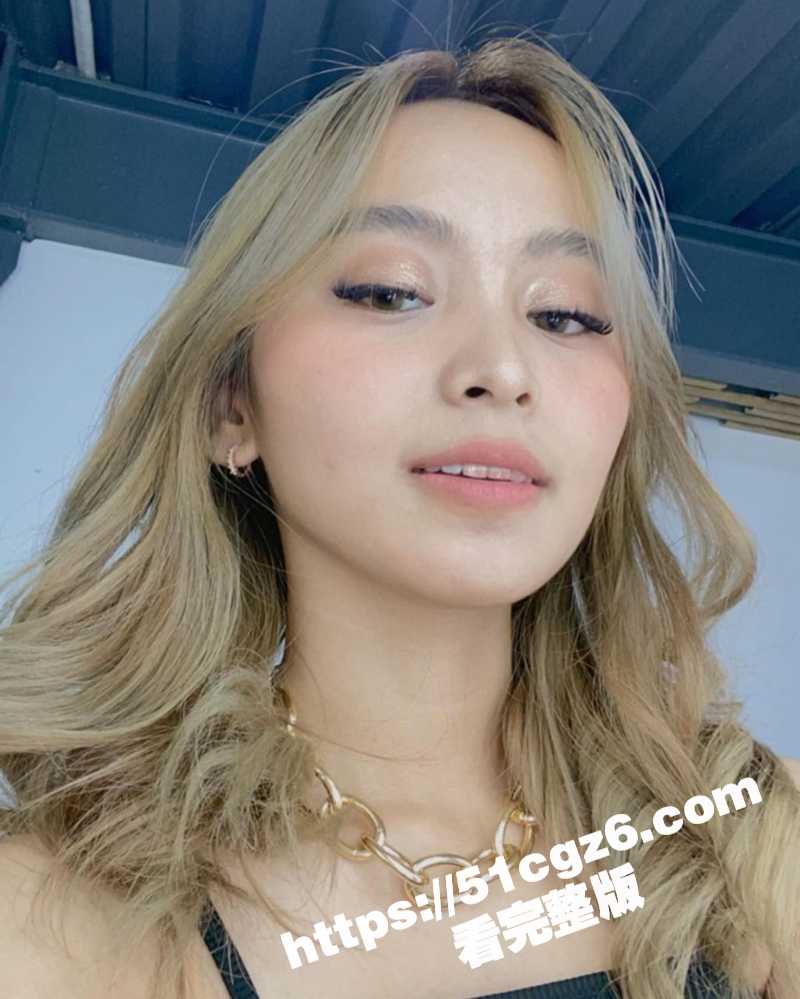 新加坡国际学校女神liya 与男友裸聊视频泄密 高颜值混血美女在线发骚 - 51吃瓜网-51吃瓜网