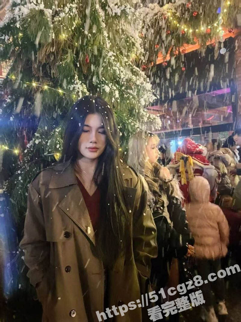 厦门反差婊 刘欣语 专门在酒吧勾搭男人 穿着黑丝用脚蹭炮友鸡巴 胸不是很大但是绝对骚 - 51吃瓜网-51吃瓜网