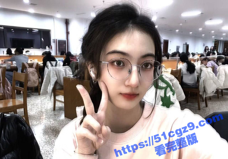 肯德基疯狂星期四 拿下05年极品长腿大一新生第一次 身穿性感吊带白丝 跪在床前被大神后入爆操-51吃瓜网