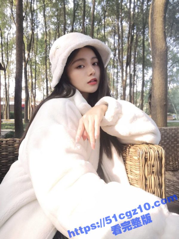 西安交通大学大四学姐 钟珂怡 极品骚货饥渴难耐 约炮大屌猛男 展示高超口交技术-51吃瓜网