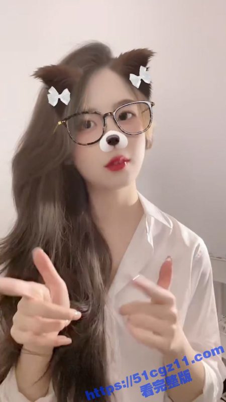 四川旅游学院清纯嫩妹 何奕萱 露脸裸聊泄露 风骚身姿像极了饥渴母狗 对着镜头大方脱衣服被录屏！-51吃瓜网