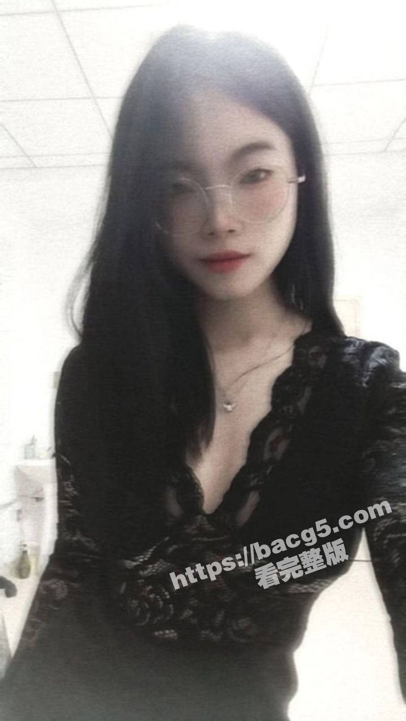 反差眼镜妹吃鸡啪啪 翘臀白皙鲍鱼粉嫩 大白天在户外激情野战后入! - 51吃瓜网-51吃瓜网