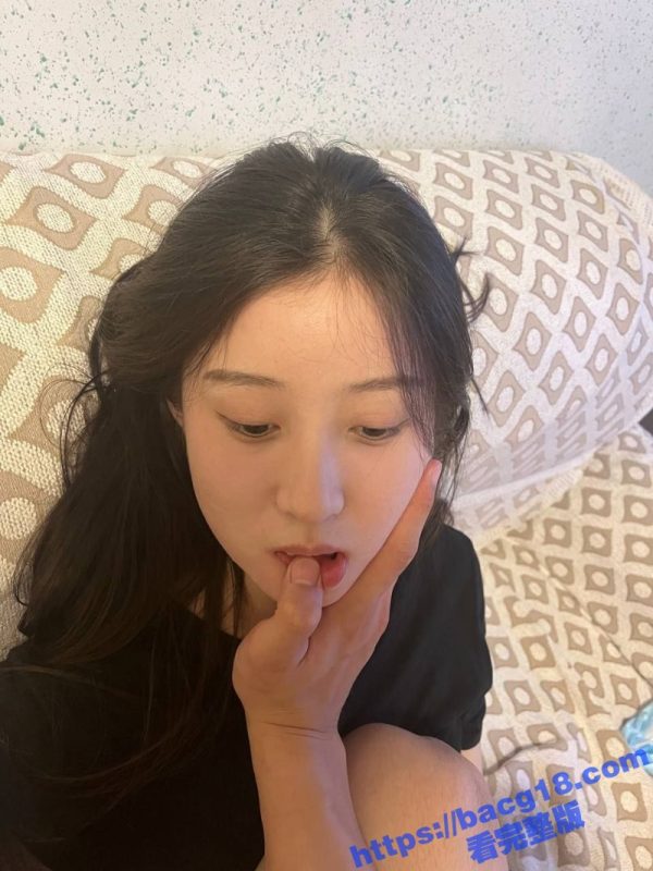 乖巧女大学生被调教成母狗 配合男友各种姿势露出 被按在床上后入爆操！-51吃瓜网