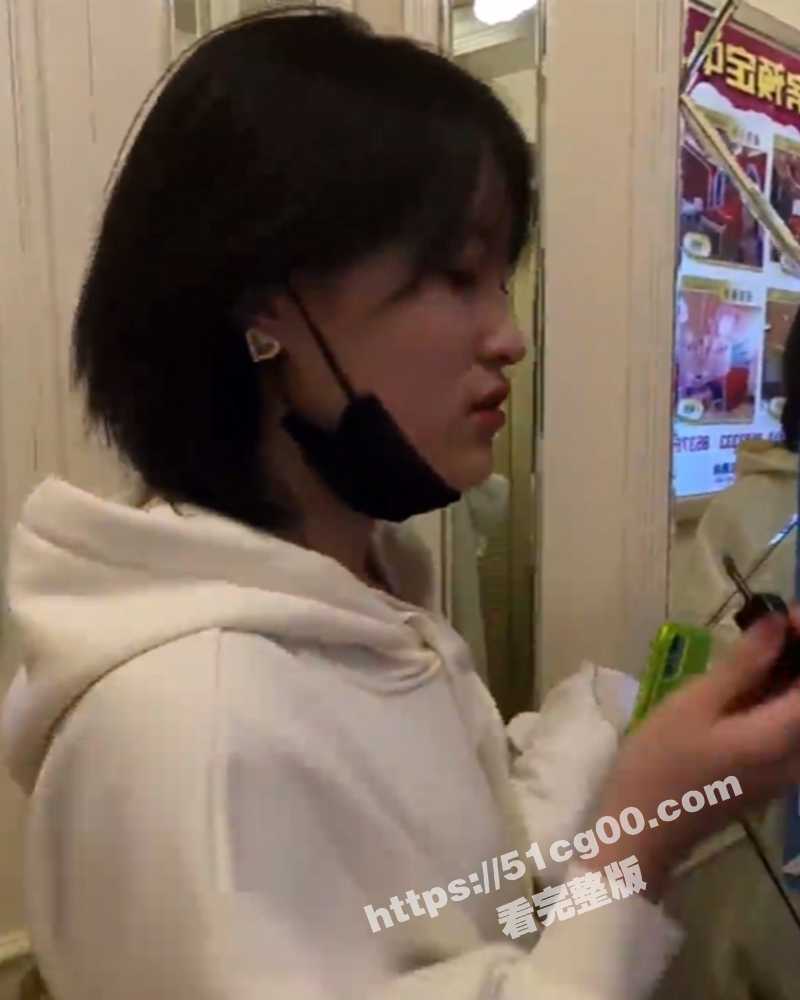 02年舞蹈学生妹 赵子涵 被堂哥套路 散步到宾馆一字马插入嫩穴 小骚逼被操的直喊疼 身材绝美相当反差！ - 51吃瓜网-51吃瓜网