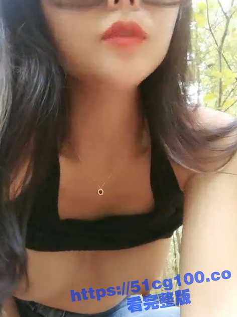 秋天的第一场野战！骚女主播在开秋的小树林里野战 肛交口交一字马后入 高潮喷水自慰 玩法多样 - 51吃瓜网-51吃瓜网