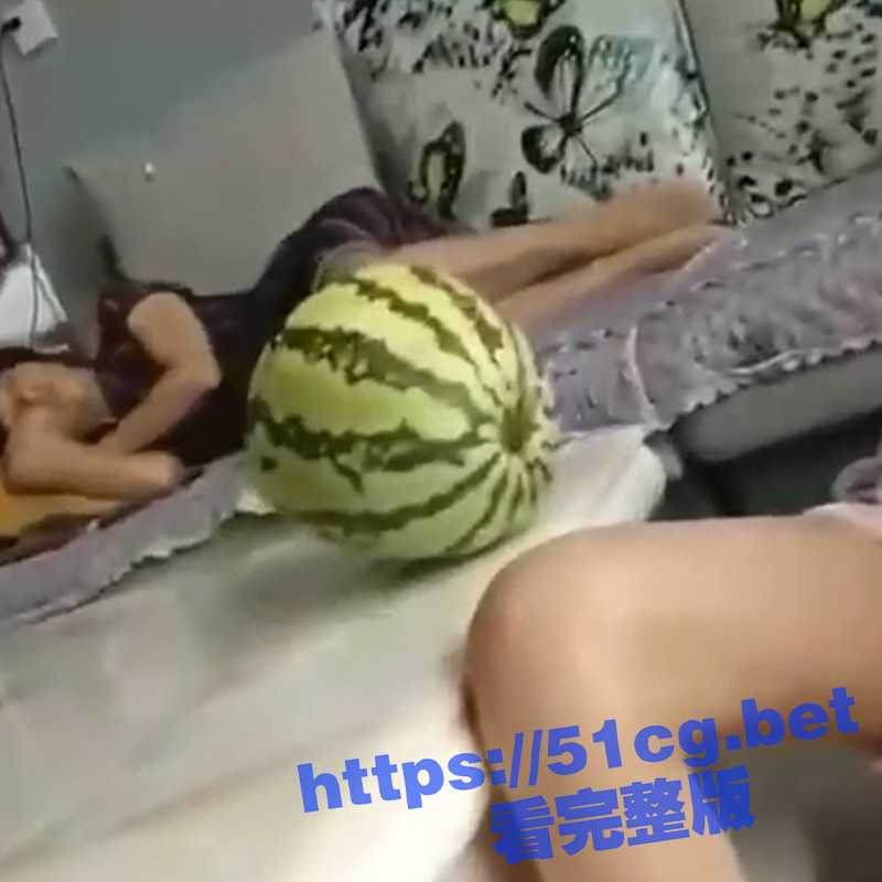手机换表妹！把旧手机送给表妹用 表妹答应我在家不穿内裤 小短裤坐着 小嫩逼若隐若现 太诱人了-51吃瓜网