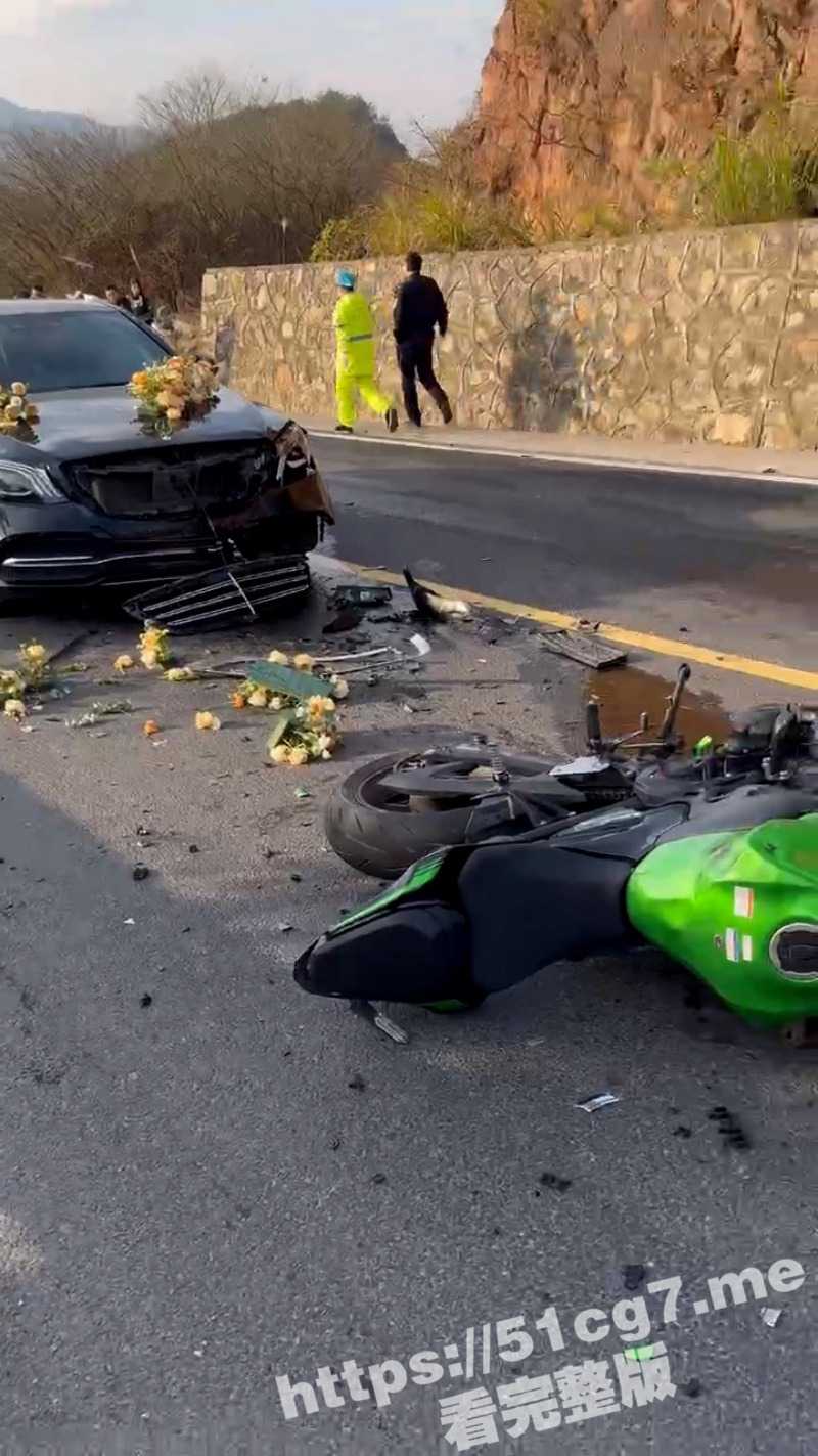 这婚结的真触霉头！浙江绍兴四明山高速 摩托车过弯压线撞上接亲头车 奔驰气囊都炸了 ！ - 51吃瓜网-51吃瓜网